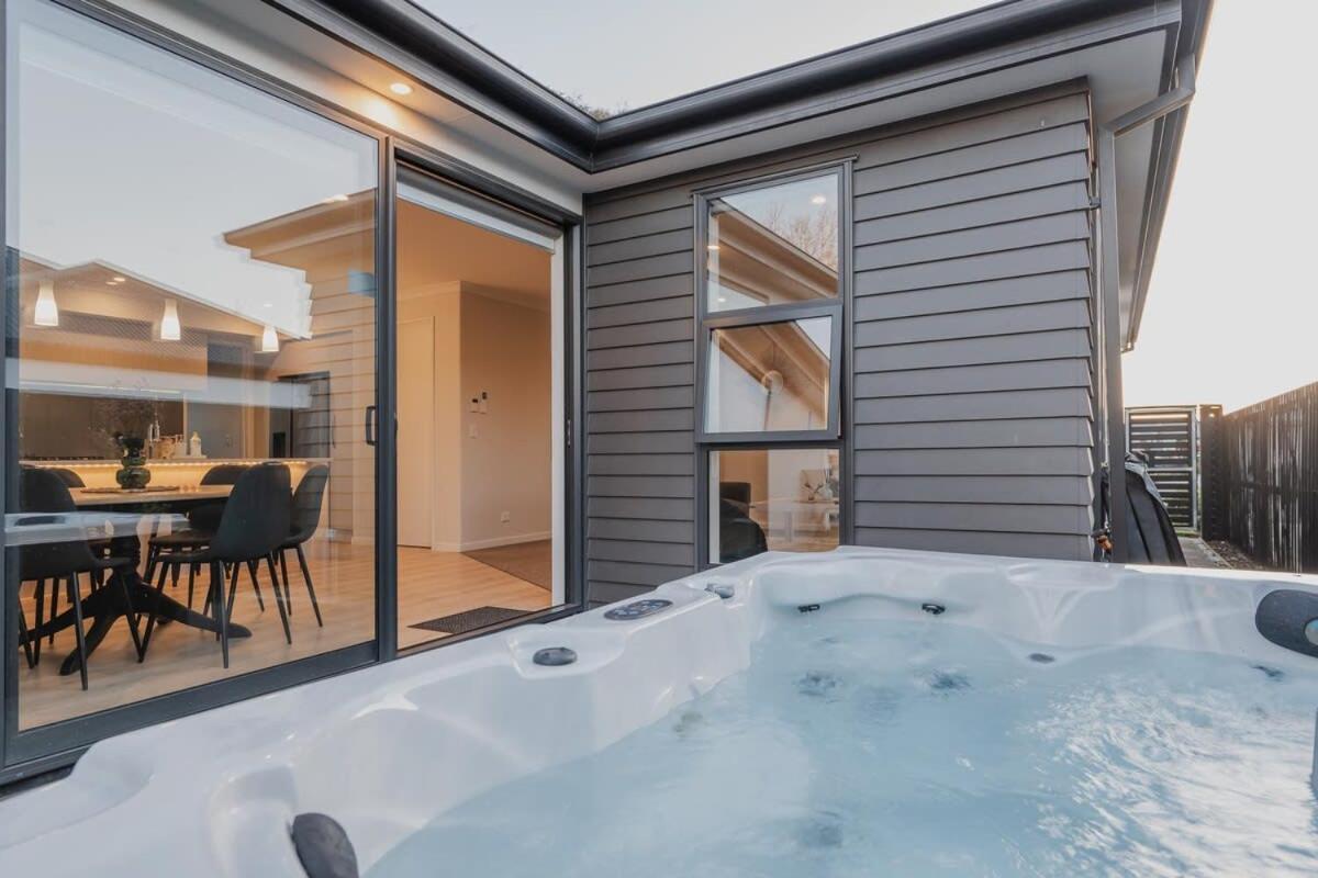 Elegant 3Br Home On Mustang Avenue Christchurch Exterior photo