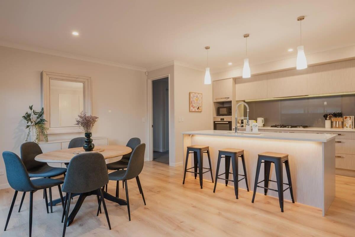 Elegant 3Br Home On Mustang Avenue Christchurch Exterior photo