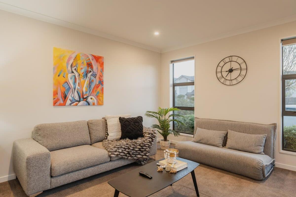 Elegant 3Br Home On Mustang Avenue Christchurch Exterior photo