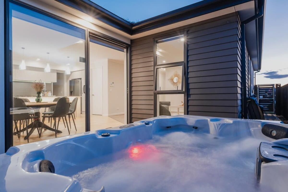 Elegant 3Br Home On Mustang Avenue Christchurch Exterior photo